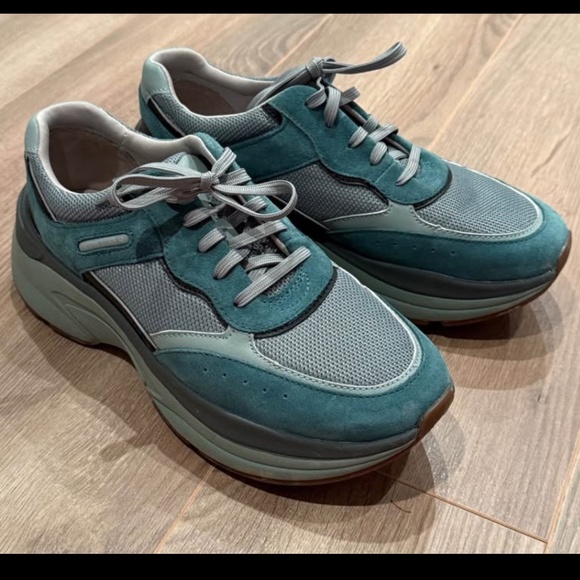 Women's Rockport Prowalker sneakers / running shoes, size 8 but runs large - Picture 2 of 6